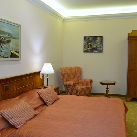 Bristol Kralovska Vila Karlovy Vary Luaran gambar