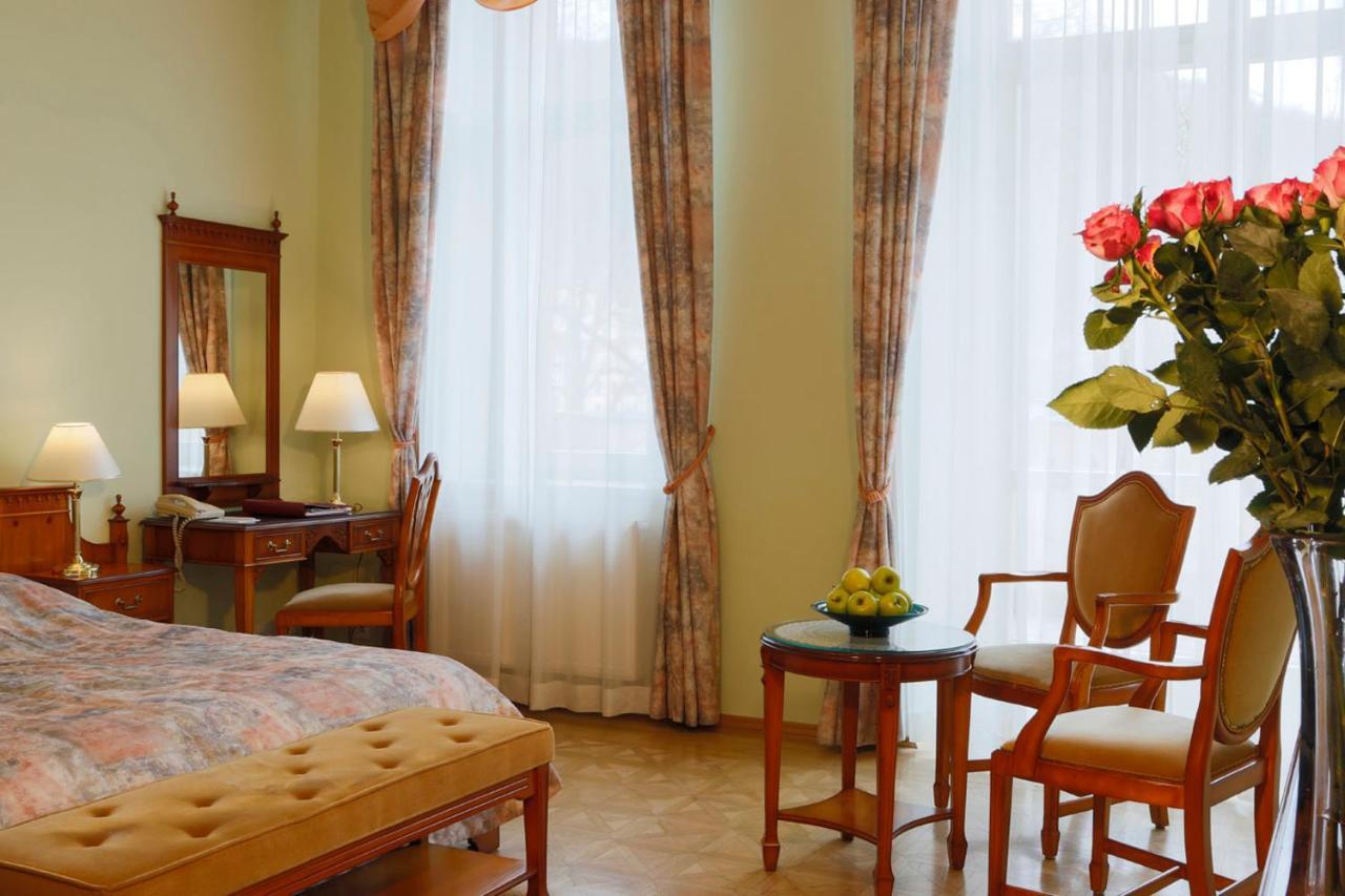 Bristol Kralovska Vila Karlovy Vary Luaran gambar