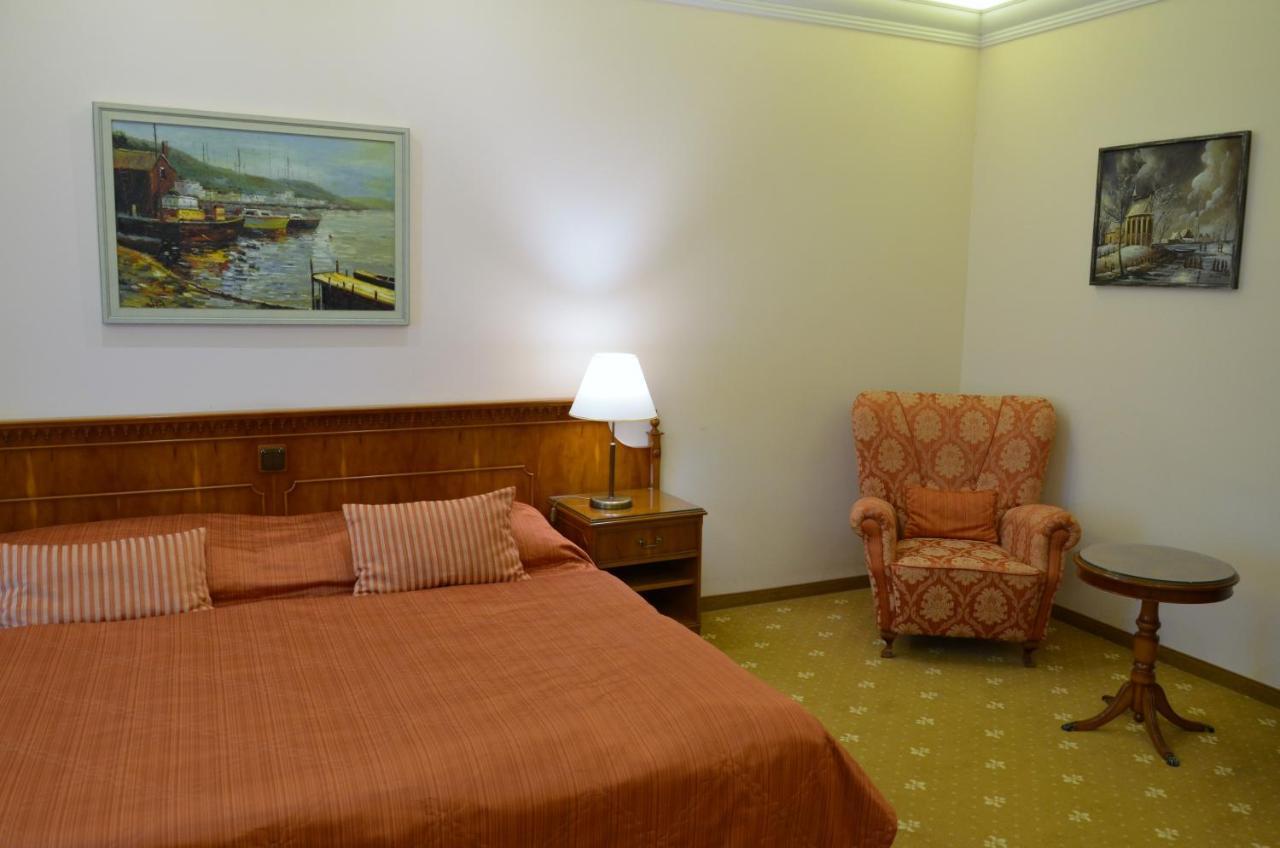 Bristol Kralovska Vila Karlovy Vary Luaran gambar