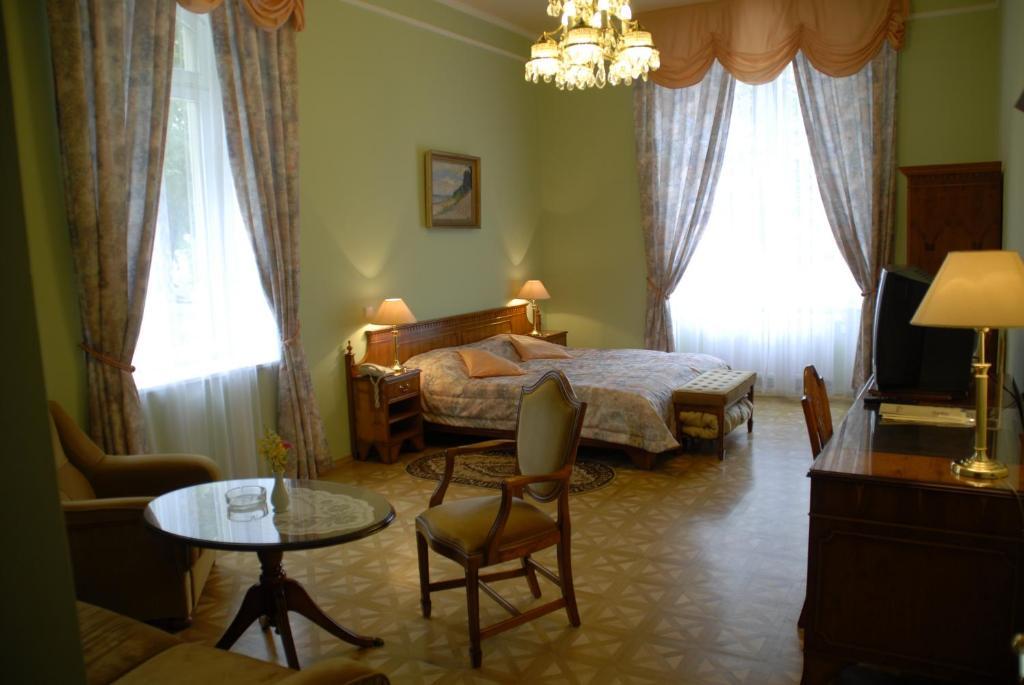 Bristol Kralovska Vila Karlovy Vary Luaran gambar