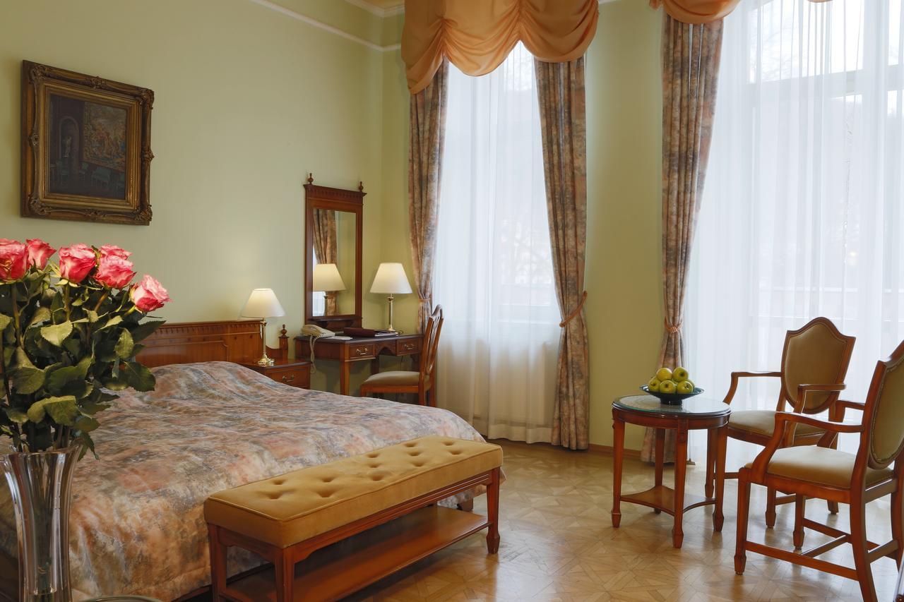 Bristol Kralovska Vila Karlovy Vary Luaran gambar