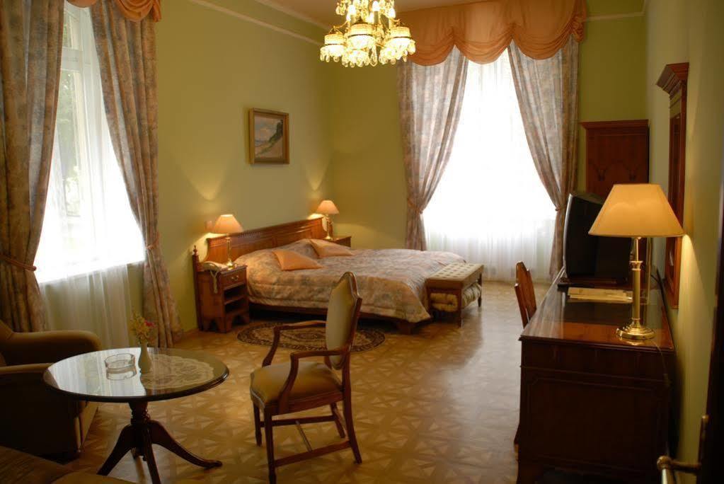 Bristol Kralovska Vila Karlovy Vary Luaran gambar