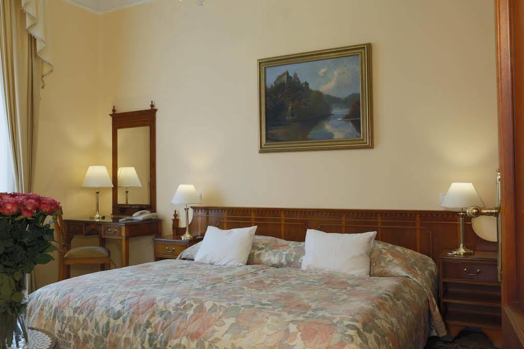 Bristol Kralovska Vila Karlovy Vary Luaran gambar