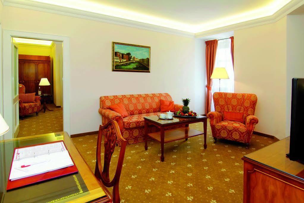 Bristol Kralovska Vila Karlovy Vary Luaran gambar