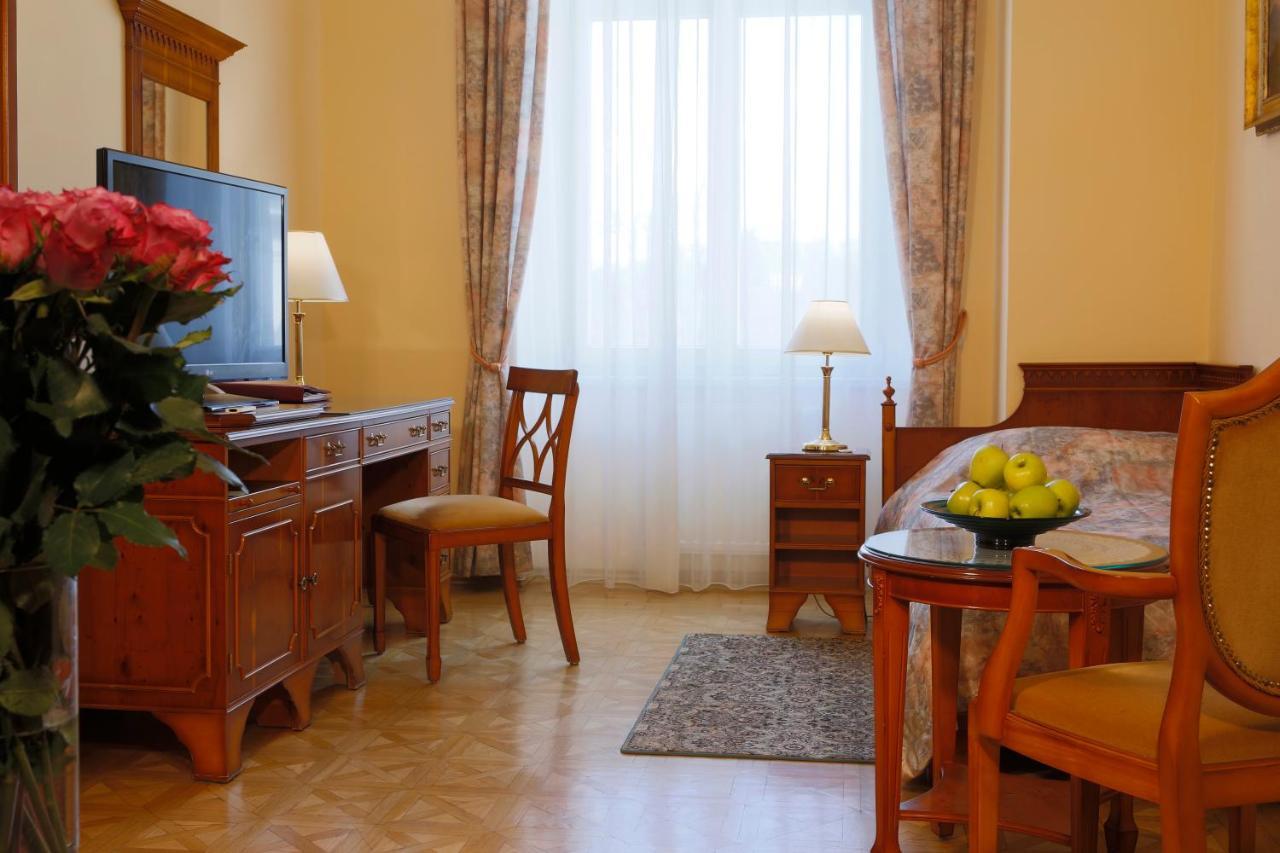 Bristol Kralovska Vila Karlovy Vary Luaran gambar