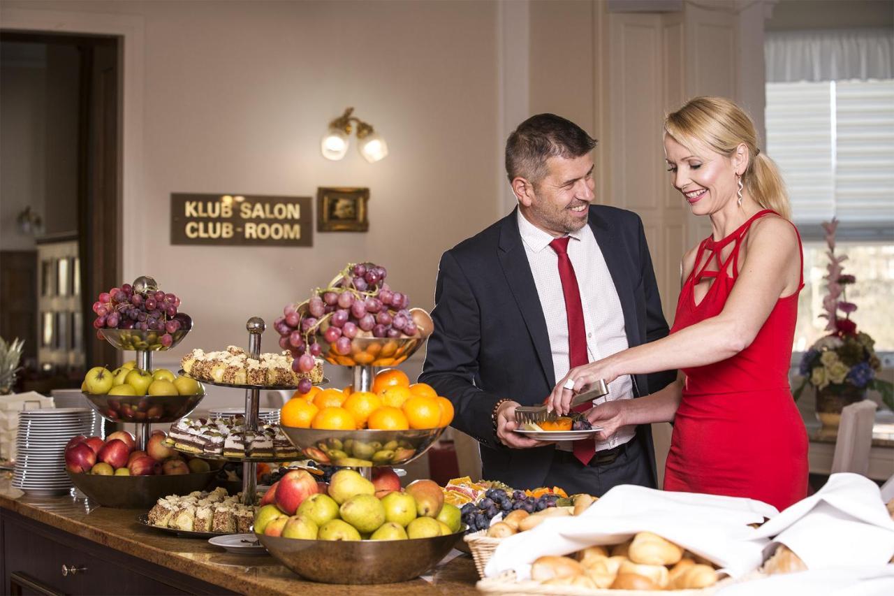 Bristol Kralovska Vila Karlovy Vary Luaran gambar