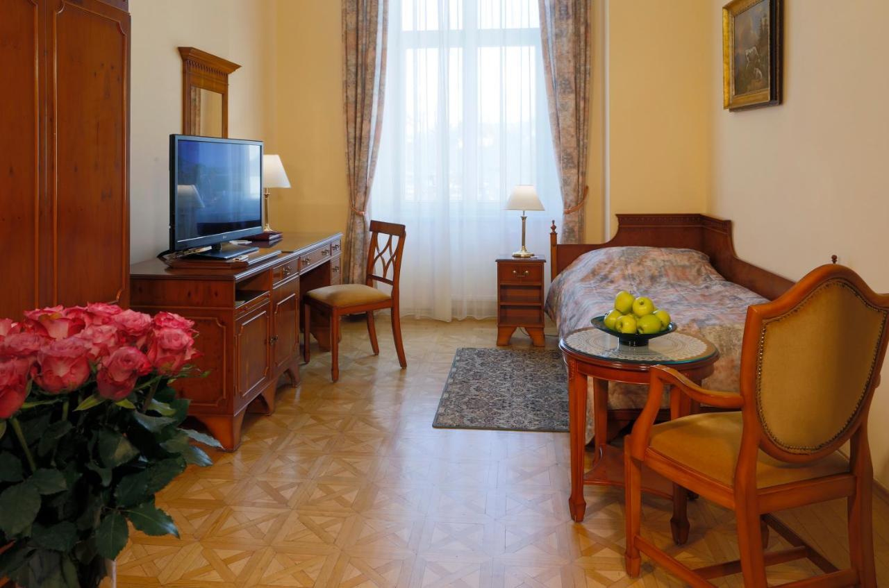 Bristol Kralovska Vila Karlovy Vary Luaran gambar